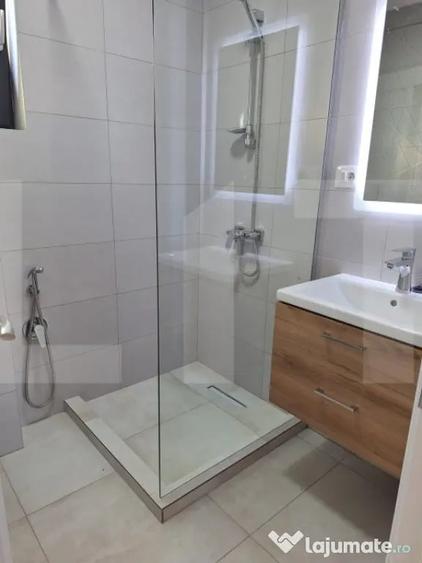 Casă cu 4 camere cu Teren 533 Mp în Curtești