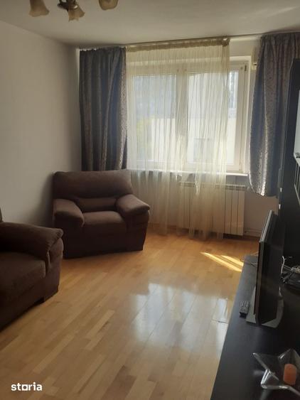 Apartament cu 3 camere semidecomandat în Pantelimon