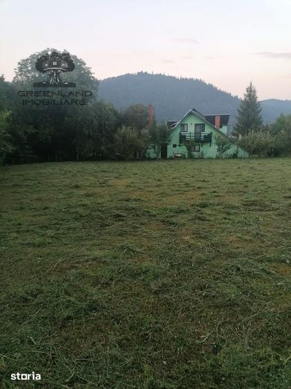 Teren de 1700 mp, în Ceahlău