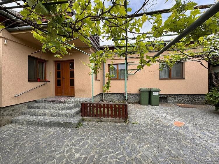 Casă cu 3 camere cu Teren 600 Mp în Central
