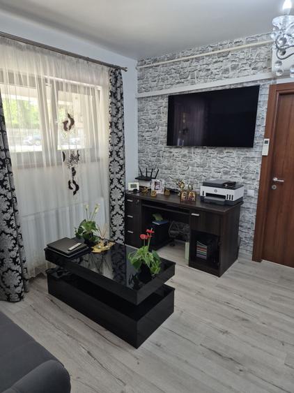 Apartament cu 2 camere semidecomandat în Runcu