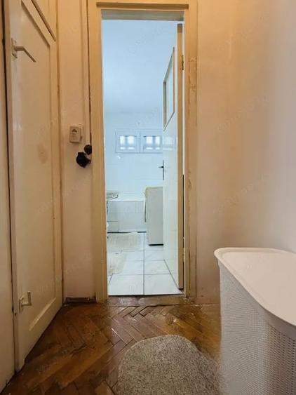 Apartament cu 3 camere semidecomandat, mobilat în Circumvalațiunii