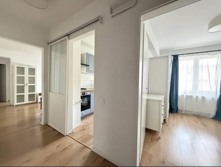 Apartament cu 3 camere semidecomandat în Central