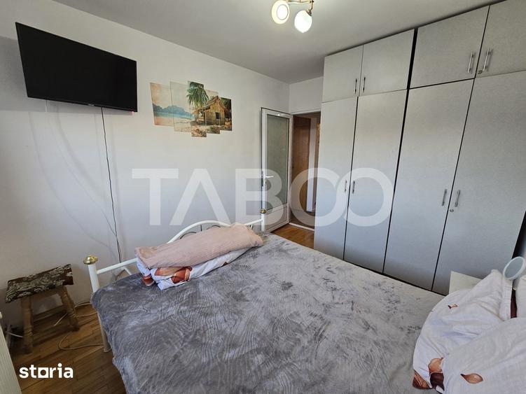 Apartament cu 3 camere decomandat, mobilat în Turnișor