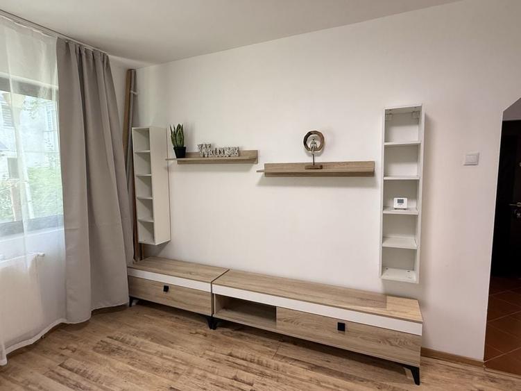 Apartament cu 3 camere semidecomandat în Alexandru cel Bun