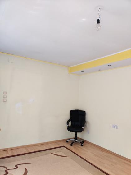 Casă individuală cu 7 camere cu Canalizare în Vatra Luminoasă
