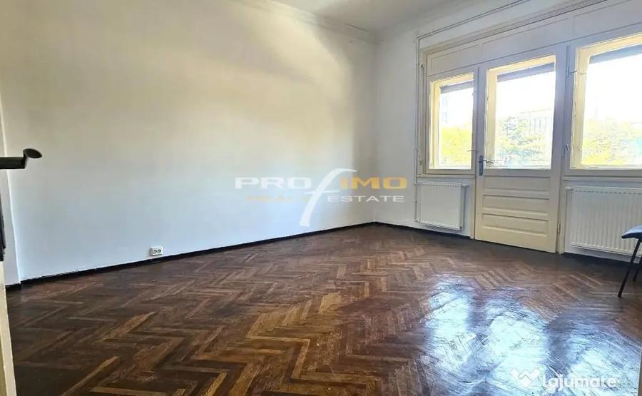 Apartament cu 6 camere decomandat în Central