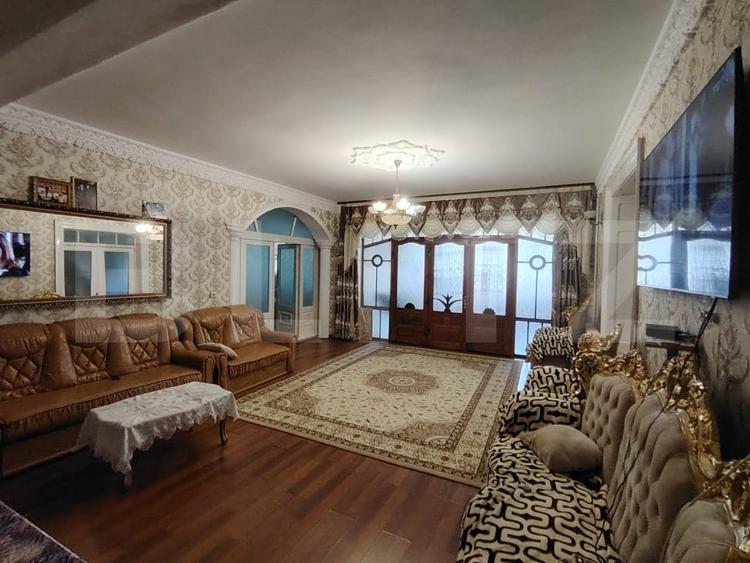 Casă individuală cu 8 camere cu Canalizare în Unirii