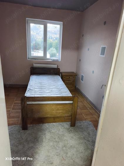 Apartament cu 3 camere semidecomandat în Molid