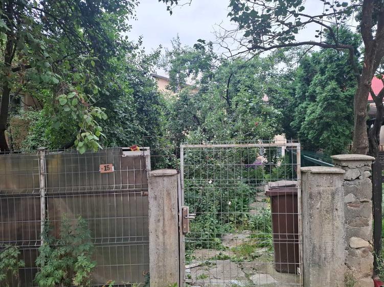 Casă cu 4 camere decomandat în Central