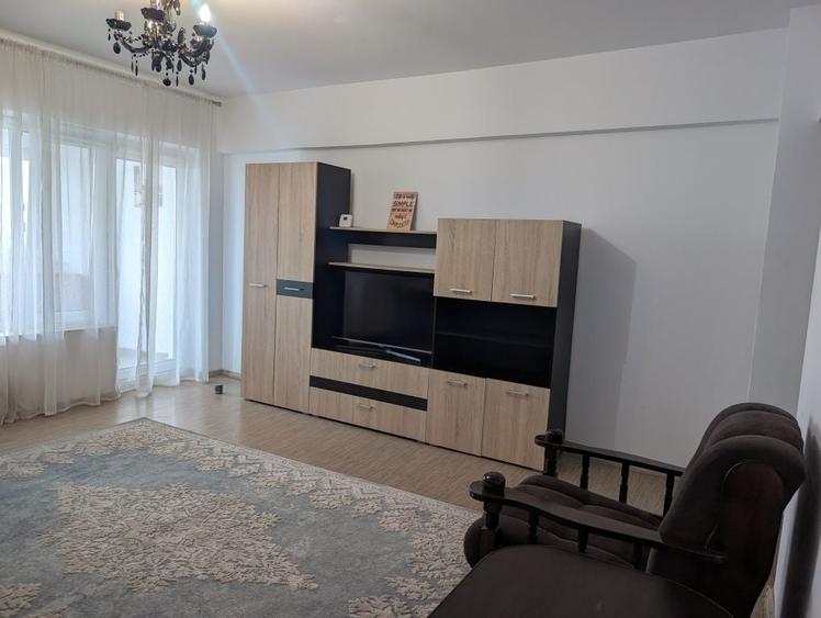 Apartament cu 2 camere decomandat în Hala Centrală