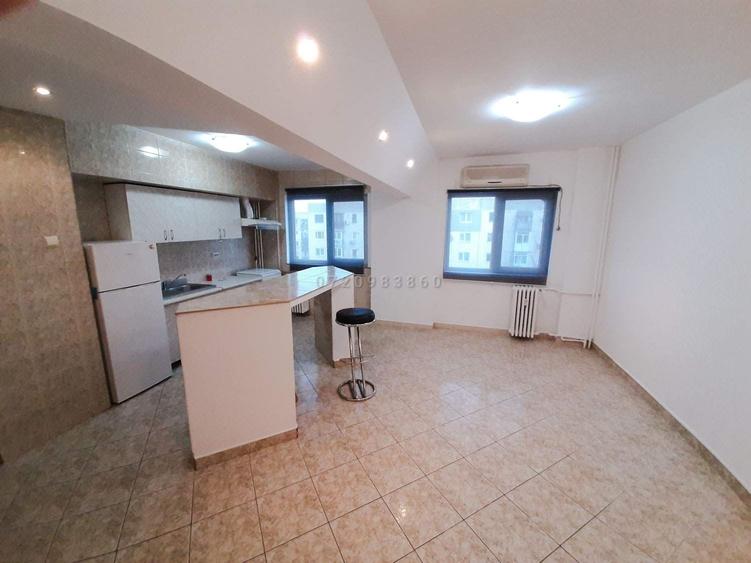 Apartament cu 3 camere semidecomandat în Drumul Taberei