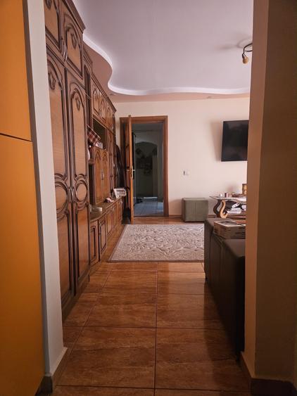Apartament de vanzare - 3