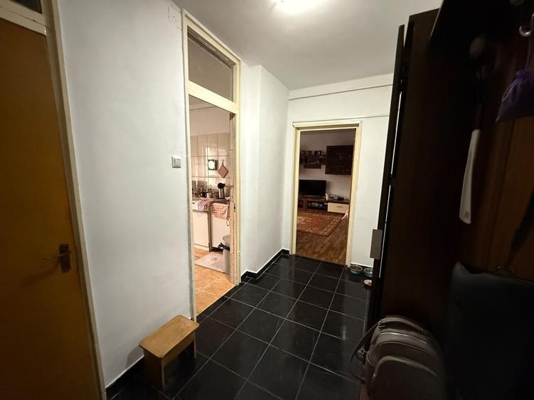 Apartament cu 3 camere decomandat în Obor