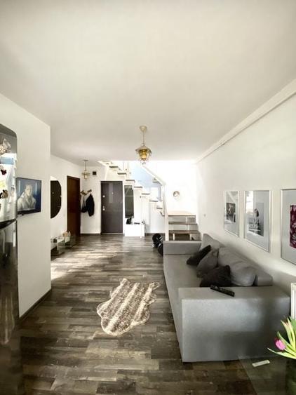 Apartament cu 3 camere semidecomandat, mobilat în Florești — fotografia 1