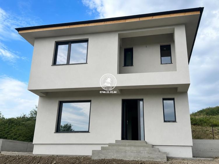 Casă cu 5 camere decomandat cu Teren 155 Mp în Tomești