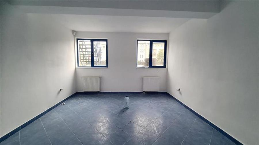 Spațiu comercial, de 660 mp, în Fratelia