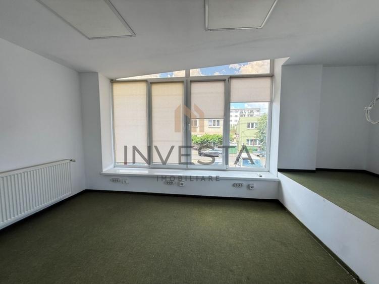 Casă individuală cu 15 camere cu Canalizare în Central