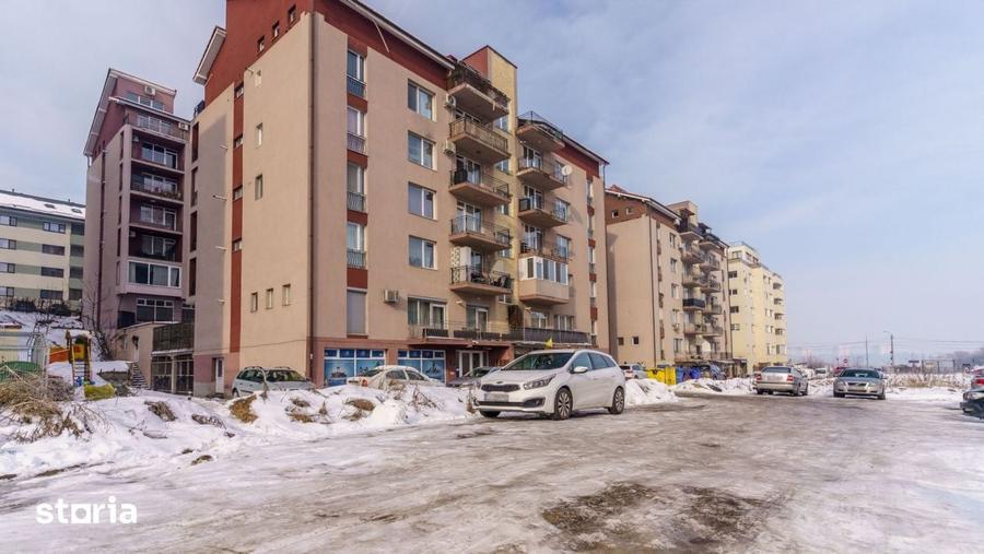 Apartament cu 3 camere semidecomandat, mobilat în Borhanci