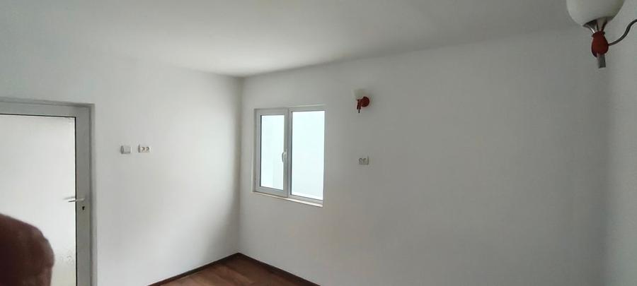 Casă individuală cu 5 camere cu Canalizare în Malu Roșu