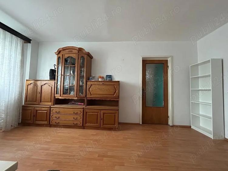 Apartament cu 3 camere semidecomandat în Pantelimon