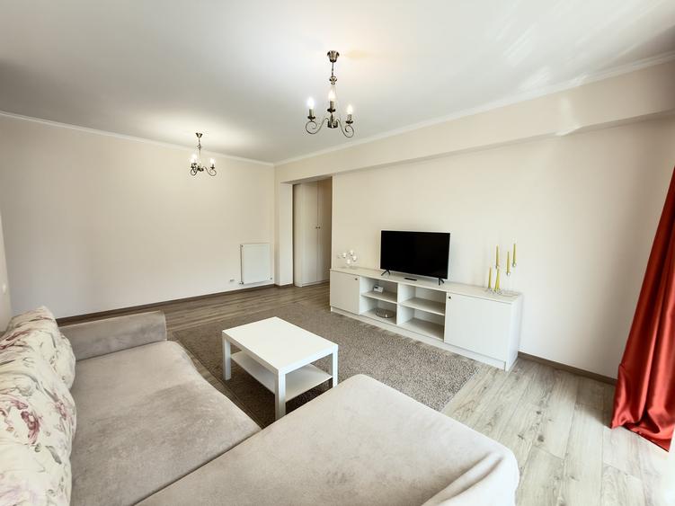 Apartament cu 3 camere semidecomandat, mobilat în Lacul Tei