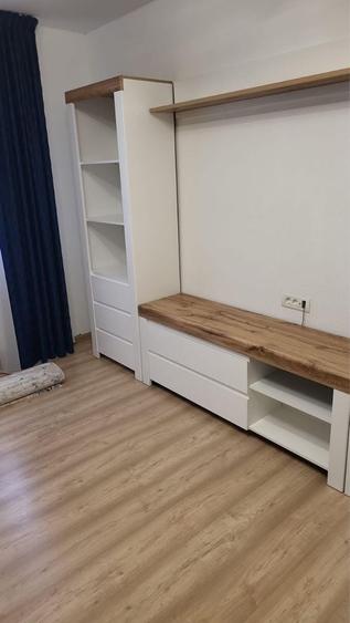 Apartament cu 3 camere semidecomandat în Dacia