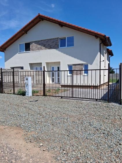 Proprietar vand jumatate de Duplex - 8