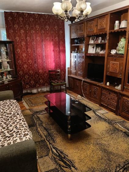 Apartament cu 4 camere semidecomandat în Central