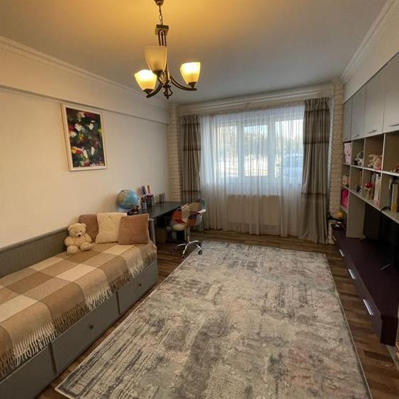 Apartament cu 3 camere semidecomandat, mobilat în George Enescu