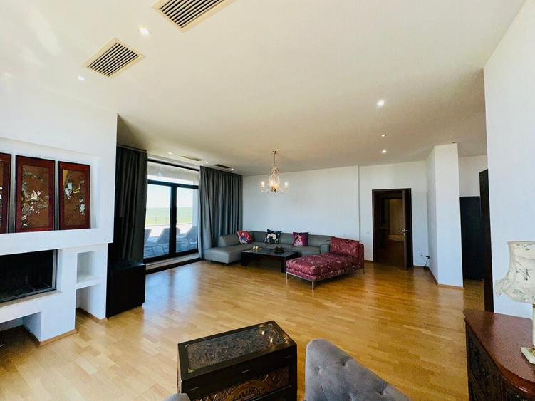 Apartament cu 5 camere decomandat, mobilat în Băneasa