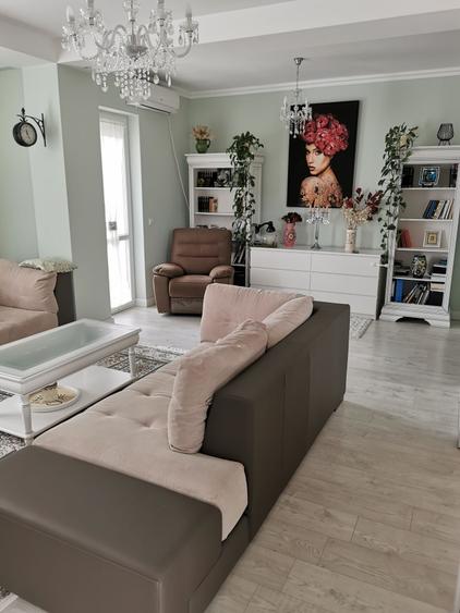 Apartament cu 3 camere decomandat, mobilat în Bucium
