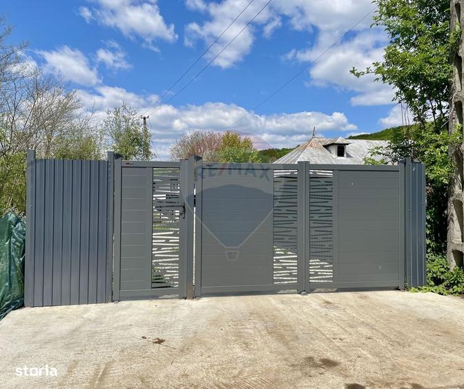 Casă cu 4 camere cu Teren 1397 Mp în Poiana