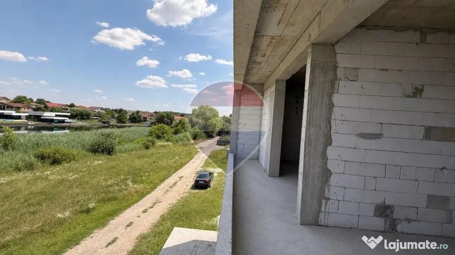Casă cu 5 camere cu Teren 420 Mp în Corbeanca