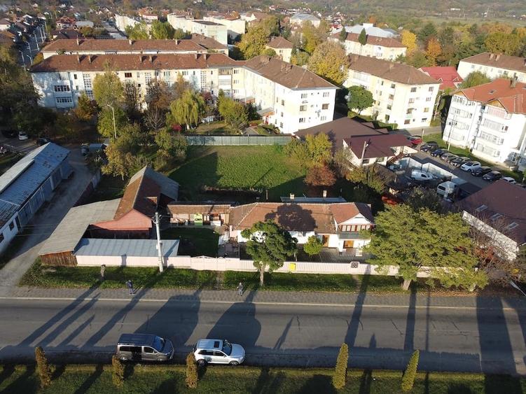 Teren de 2000 mp, în Coman