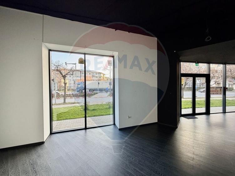 Spațiu comercial, de 270 mp, în Nord