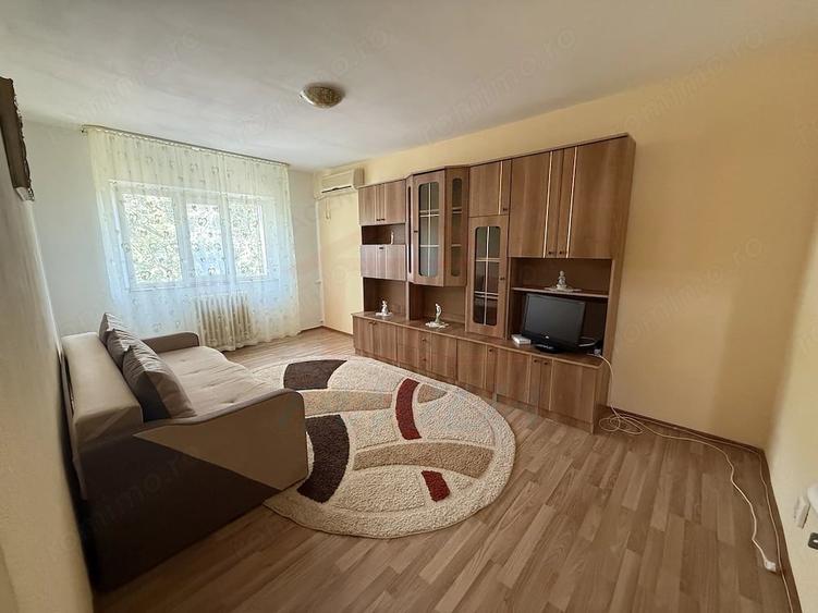 Apartament cu 2 camere decomandat în Micro 20