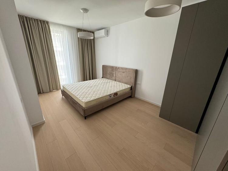 Apartament cu 2 camere semidecomandat, mobilat în Băneasa