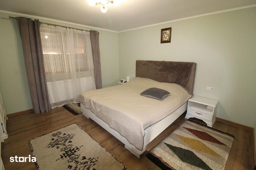 Casă cu 5 camere cu Teren 8610 Mp în Pestișu Mic