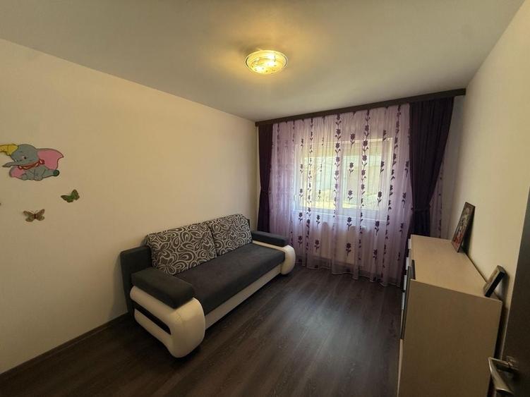 Apartament cu 3 camere decomandat în Anda