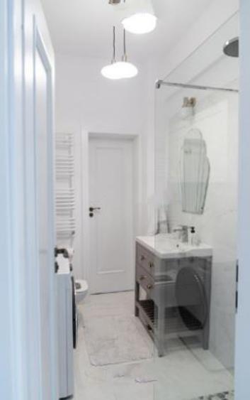 Apartament cu 2 camere semidecomandat, mobilat în Calea Victoriei