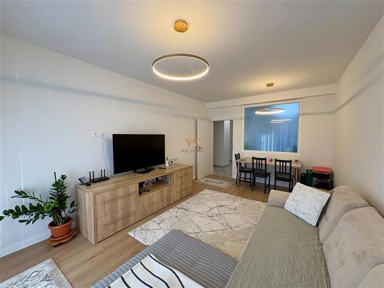 Apartament cu 3 camere semidecomandat în Exterior Vest