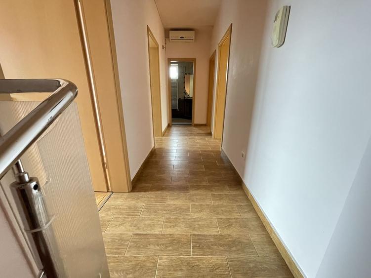 Casă individuală cu 6 camere cu Canalizare în Mehala