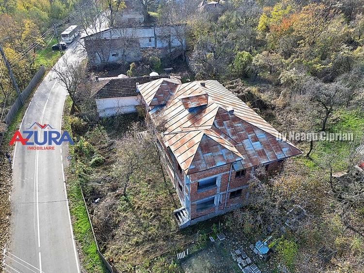 Casă individuală cu 8 camere cu Canalizare în Ștefănești
