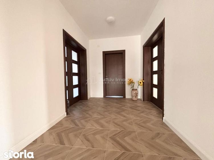 Casă cu 6 camere cu Teren 2310 Mp în Sânmartin
