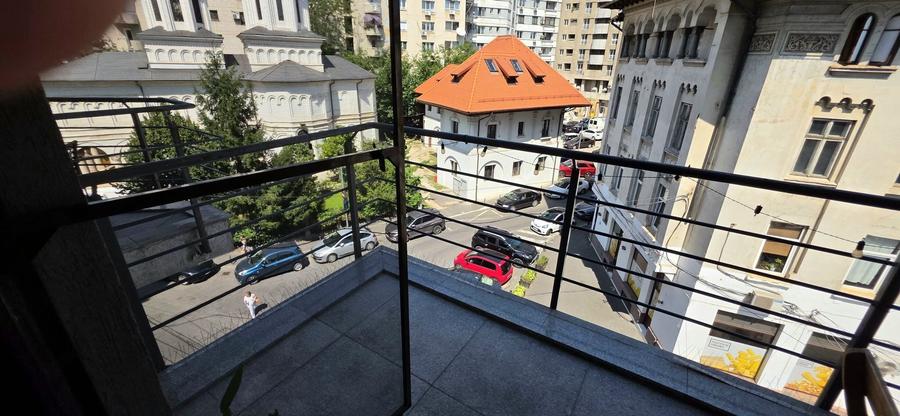 Apartament cu 3 camere semidecomandat, mobilat în Națiunile Unite