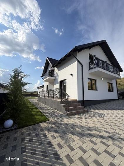 Casă cu 4 camere cu Teren 166 Mp în Manolești