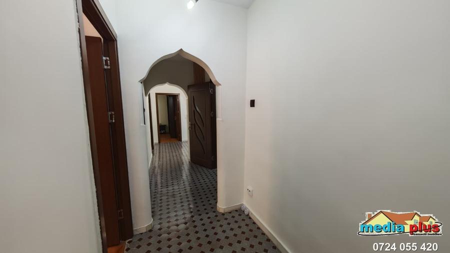 Apartament cu 4 camere decomandat în I. C. Frimu