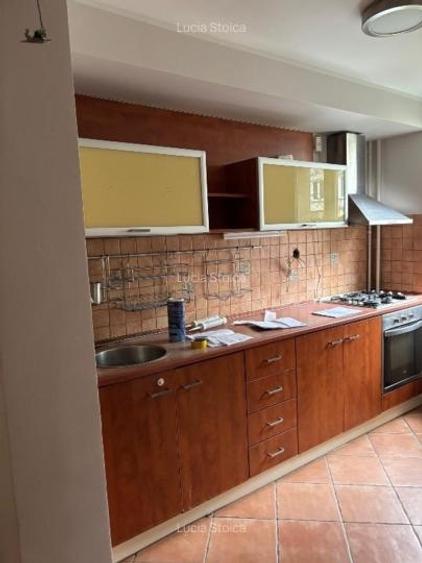 Apartament cu 3 camere semidecomandat, mobilat în Drumul Taberei