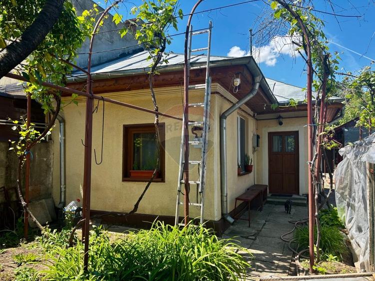 Casă cu 3 camere cu Teren 294 Mp în Rahova